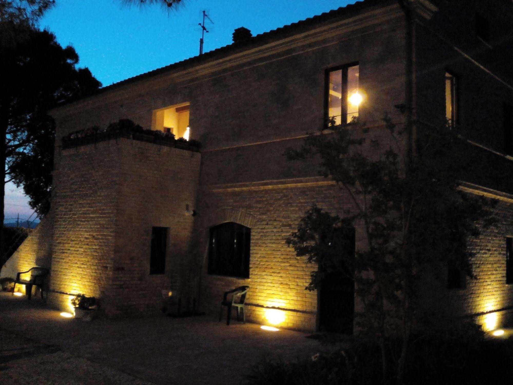 Agriturismo La Fonte Di San Girio Hostal Potenza Picena Exterior foto
